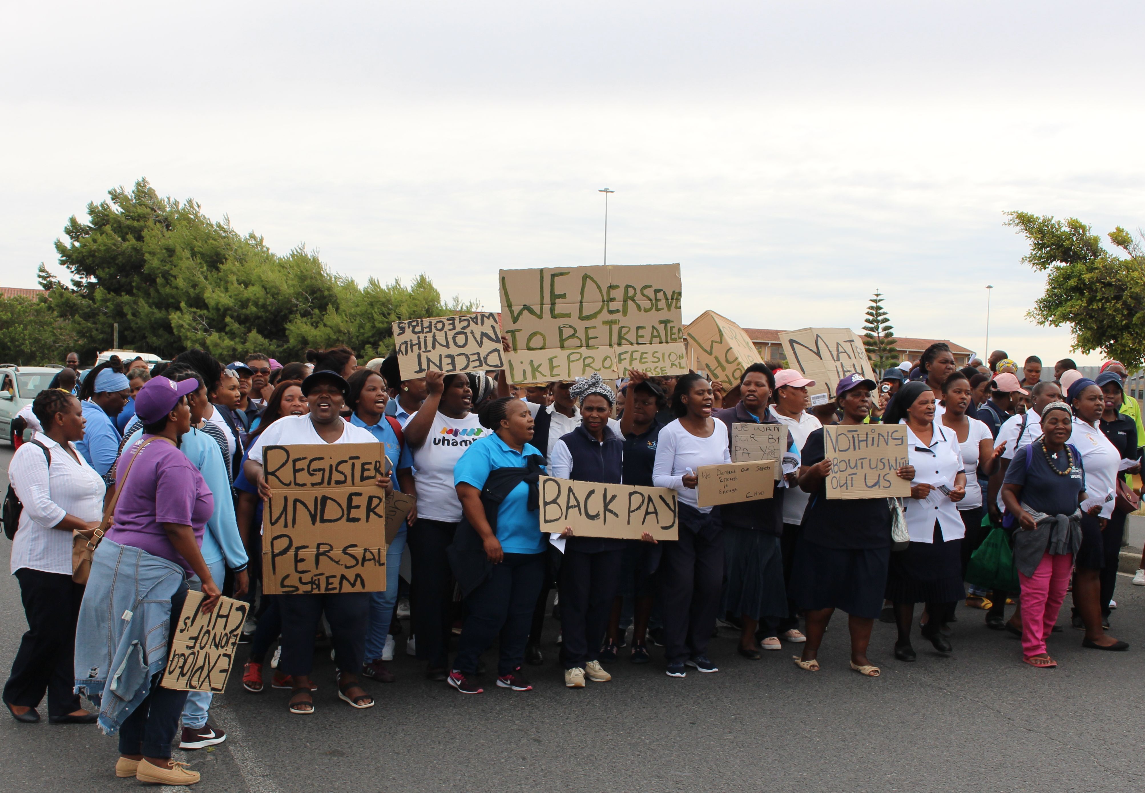 Care-Arbeiter*innen in Khayelitsha protestieren für bessere Arbeitsbedingungen Care-Arbeiter*innen in Khayelitsha protestieren für bessere Arbeitsbedingungen