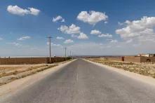 Breite Landstraße in Richtung Masar-e Scharif