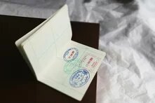Ein Pass mit unterschiedlichen Stempeln