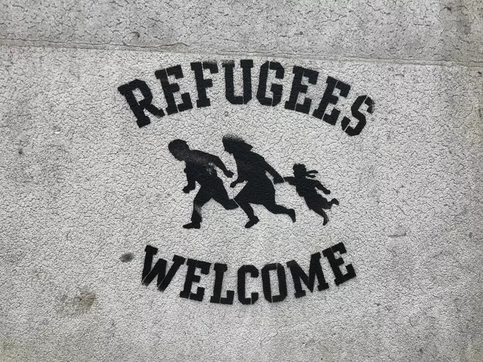 Stencil mit dem Schriftzug "Refugees Welcome"