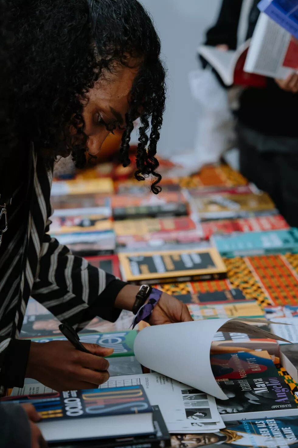 Büchertisch des Literaturfestivals "Stories of Color"