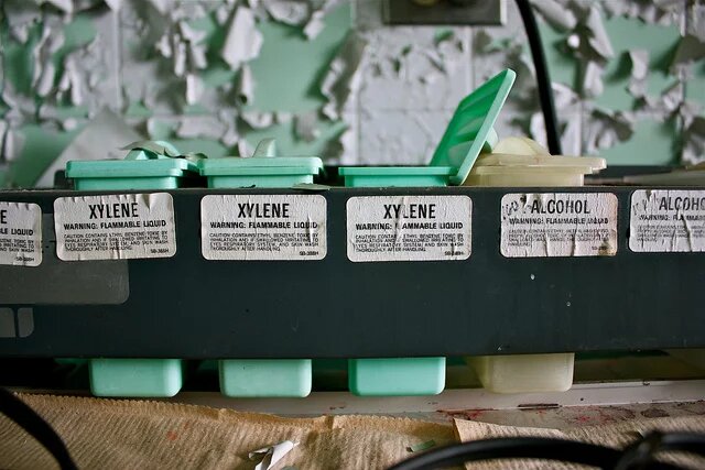 alte xylene und alkohol behälter