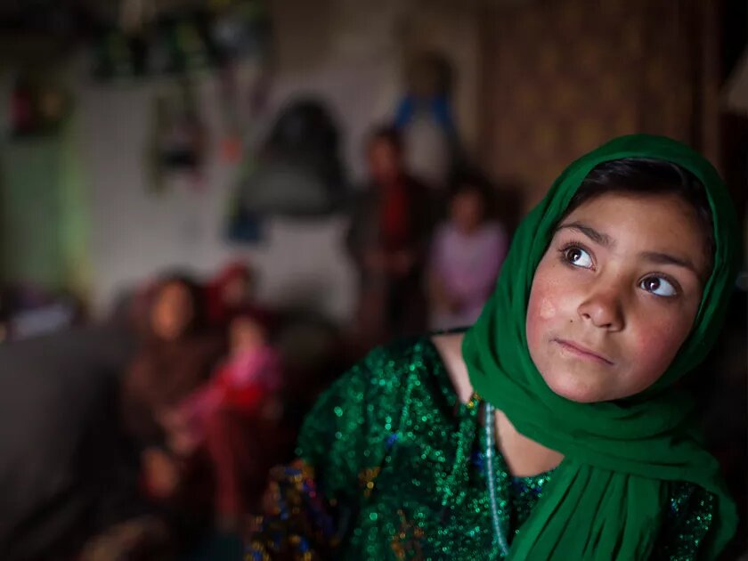 Afghanisches Mädchen in Flüchtlingslager
