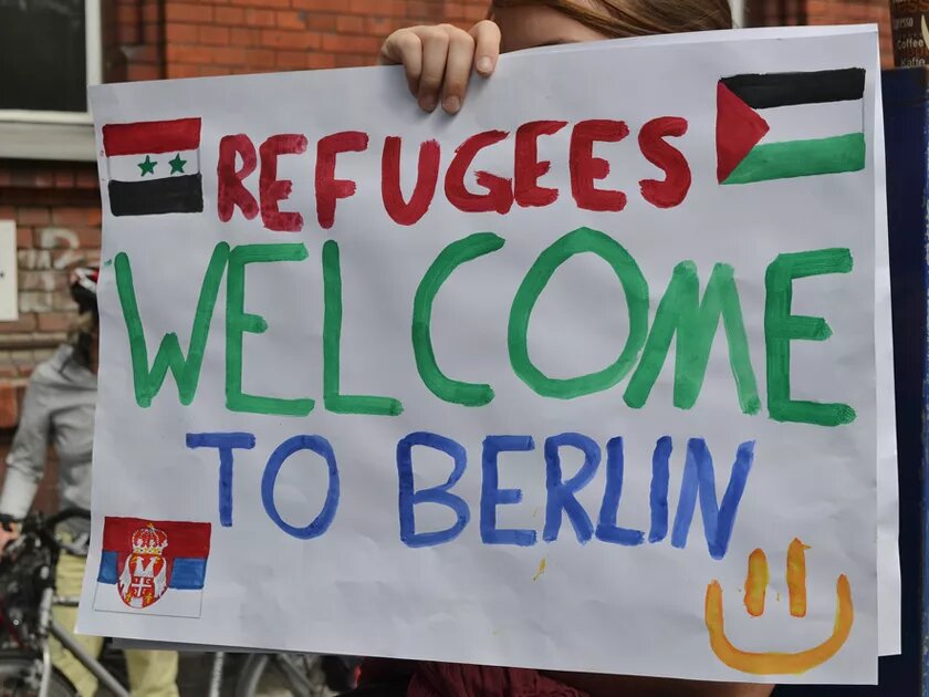 Schild "refugees welcome"