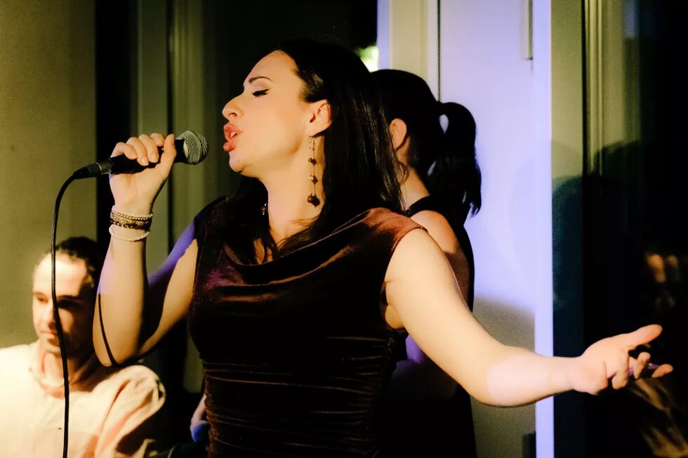 Empfang mit Musik: Künstler der Neuköllner Oper und dem Projekt "Yasou Aida!Empfang mit Musik: Künstler der Neuköllner Oper und dem Projekt "Yasou Aida! Empfang mit Musik: Künstler der Neuköllner Oper und dem Projekt "Yasou Aida!