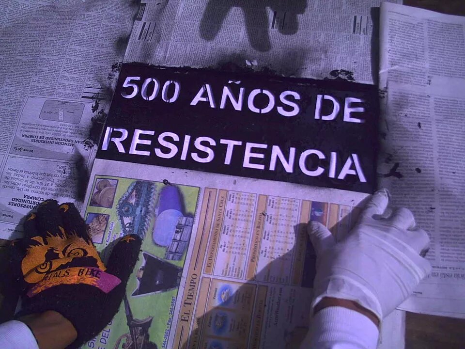 7 julio 2007- El Torno/ VI marcha indìgena/ la escuela prepara el material para pintar las poleras