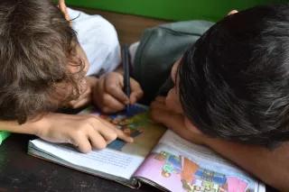 Lesende Kinder Lesende Kinder