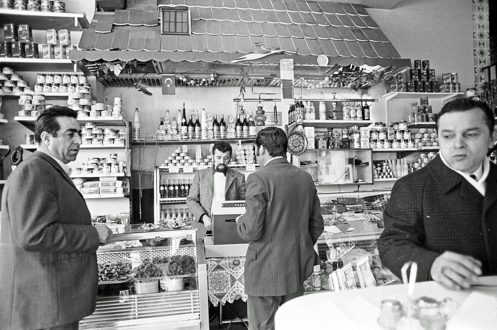 Türkischer Supermarkt am Steindamm, Hamburg, 1973 Türkischer Supermarkt am Steindamm, Hamburg, 1973
