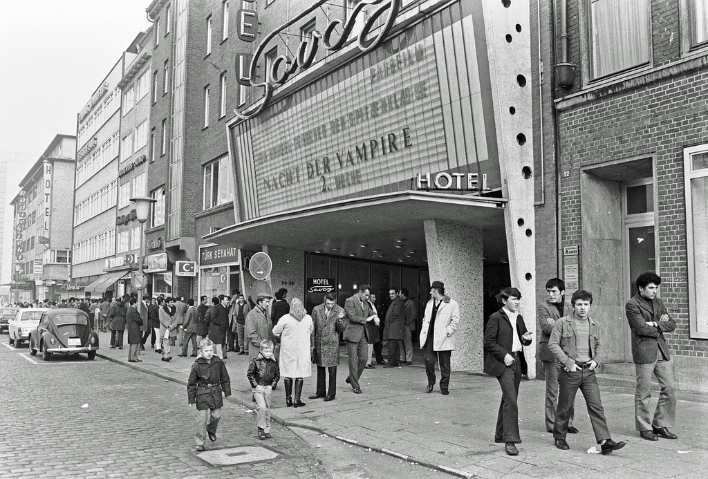 Treffpunkt Steindamm: Zweite Heimat der ersten Türken in Hamburg, 1971. Treffpunkt Steindamm: Zweite Heimat der ersten Türken in Hamburg, 1971.